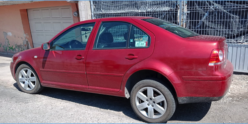 Por posesión de un vehículo con placas sobrepuestas, sujeto es detenido