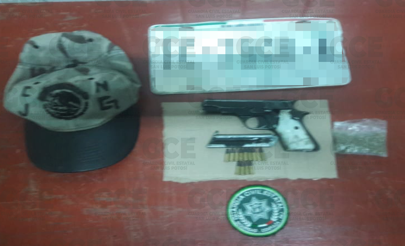 050922 B. 1995, POR POSESIÓN DE VEHÍCULO ROBADO, DROGA Y ARMA DE FUEGO, GUARDIA CIVIL ESTATAL DETIENE A PRESUNTO2.png
