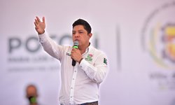 Ricardo Gallardo anuncia entrega de un millón de becas alimentarias