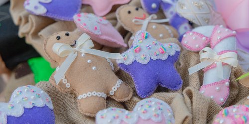 Mujeres de Infonavit Los Naranjos exhiben trabajos manuales realizados en temporada invernal