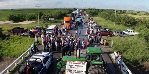 Agricultores bloquean carreteras en 20 estados por crisis del campo