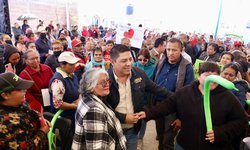 Ricardo Gallardo mejorará la vida de las familias de Charcas con más apoyo