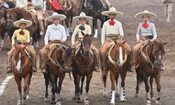 Inaugura el gobernador Gallardo el "Nacionalito" Charro