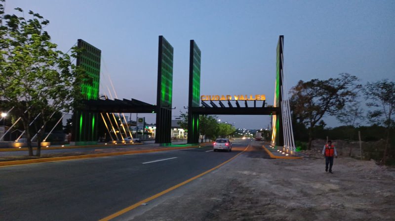 230722 2667, MODERNAS TORRES ATIRANTADAS DAN LA BIENVENIDA A LA HUASTECA (7).jpeg