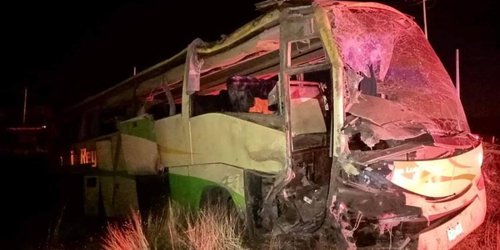 Volcadura de autobús en Querétaro deja al menos 12 lesionados
