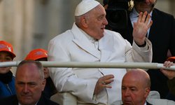 Papa Francisco es hospitalizado por problemas cardiacos y respiratorios