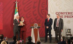 Docente potosina participó en 61 aniversario de la CONALITEG, en Palacio Nacional: JRD