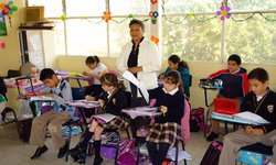 Niños y niñas regresarán a clases hasta el 30 de abril