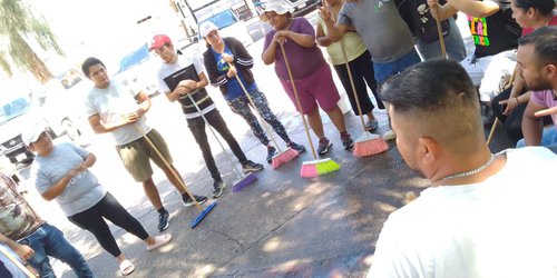 Se unen comerciantes ambulantes para limpiar la plaza de Ciudad Fernández