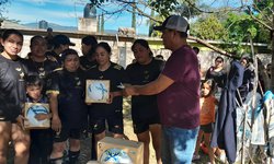 Ayuntamiento de Lagunillas apoya cuadrangular de fútbol en San Rafael con donación de balones y trofeos
