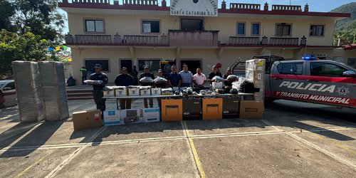 Santa Catarina refuerza la seguridad con entrega de uniformes y equipo a policías municipales