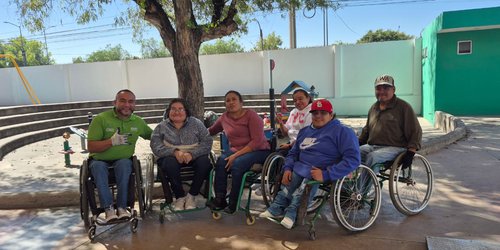Personas con discapacidad de Ciudad Fernández reciben capacitación en manejo de silla de ruedas