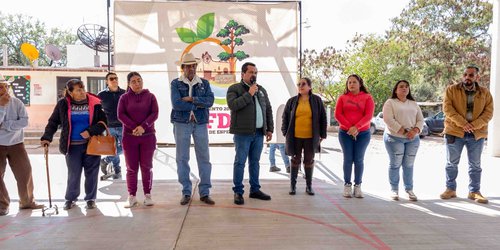 Presidente Municipal entrega barda perimetral en telesecundaria de Labor Vieja