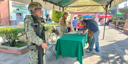 La Junta de Reclutamiento Militar de Rioverde orienta a jóvenes rezagados sobre su cartilla militar