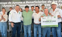 Tractores y equipamiento entregó Ricardo Gallardo al campo potosino
