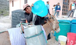 Conagua lleva pipas de agua a comunidades, hospitales y centros de salud