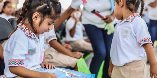 Titular de SEGE participa en arranque nacional de distribución de libros de texto gratuitos