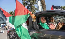 Miles de personas se dirigen a Egipto en un intento por romper el bloqueo de Israel a Gaza