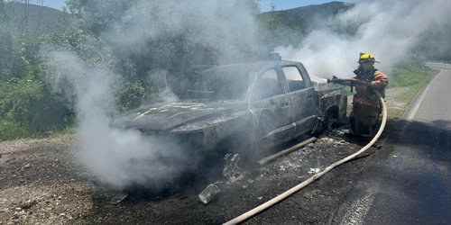 Se incendió camioneta en Mojarras de Abajo