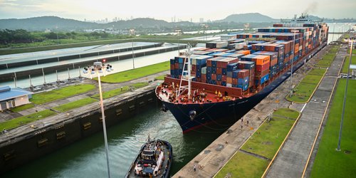 Canal de Panamá estima ingresar 400 millones de dólares menos por reducción del tráfico marítimo.