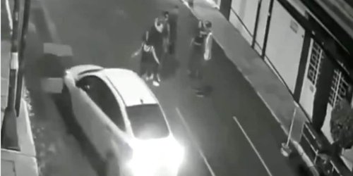 Sujeto atropella a dos mujeres al salir de una fiesta; investigan tentativa de feminicidio
