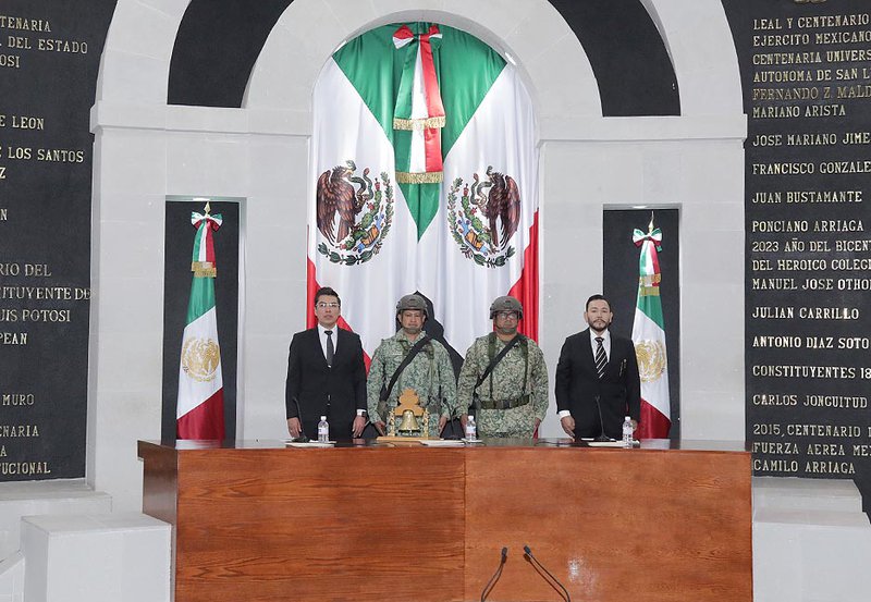 Ceremonia de incineración y reposición de la Bandera Nacional del Poder Legislativo,..jpg
