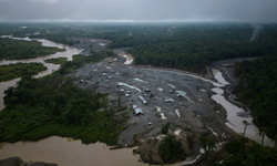 ONU advierte a Colombia de la contaminación por mercurio que deja la minería ilegal de oro.