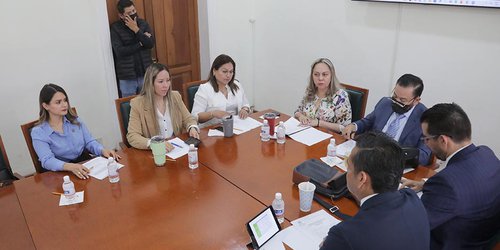 Aprueban exhorto para que autoridades faciliten trámites de la CURP
