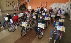 Lorena Valle Rodríguez entregó apoyos a familias en Cerro de San Pedro