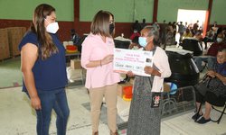 Familias de Villa Hidalgo recibieron granjas avícolas