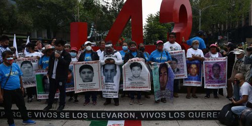EU envía a México expediente sobre la desaparición de los 43 estudiantes de Ayotzinapa