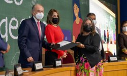 Reconocen labor de las maestras y maestros potosinos