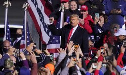Elecciones EEUU: Trump a la defensiva en estados indecisos