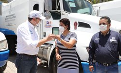 Ayuntamiento capitalino da en comodato camiones de basura a seis municipios