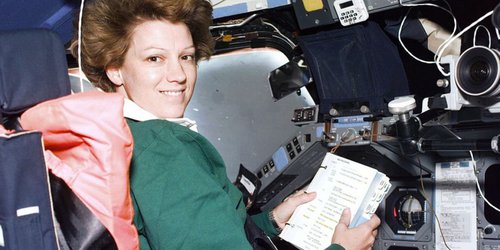 "Ser madre es más difícil que pilotar un transbordador": Eileen Collins, primera comandante espacial de la NASA