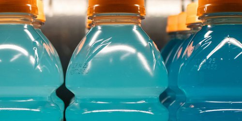 Diputados proponen imponer impuesto a electrolitos como si fueran refrescos