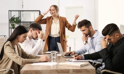 ¿Cómo influyen los jefes en un ambiente laboral tóxico?