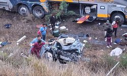 Pierden la vida 4 personas en accidente de autobús