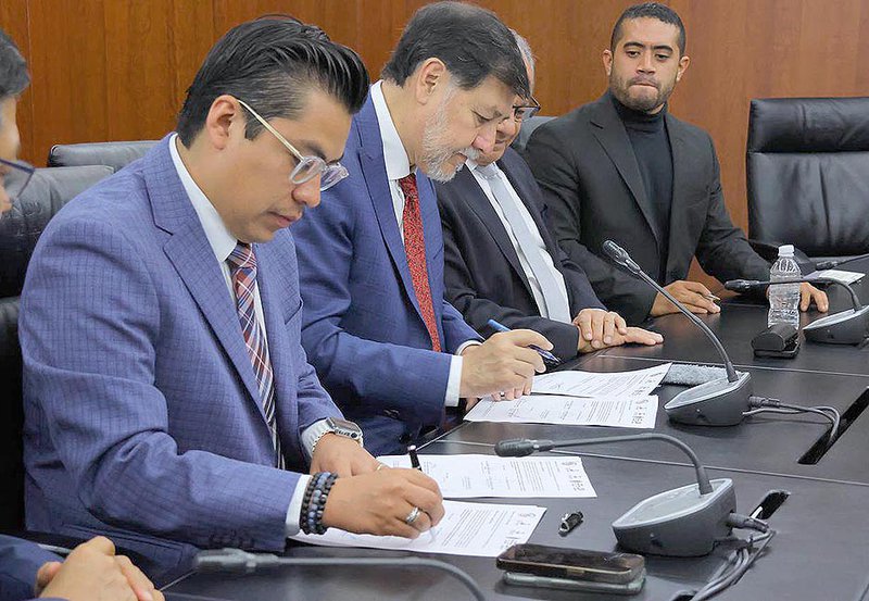 Firma Convenio con el Senado.jpg