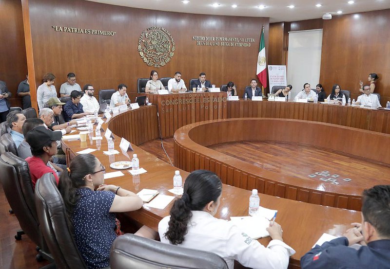 Foro Un Escenario Humanitario para las Ladrilleras de Las Terceras.jpg