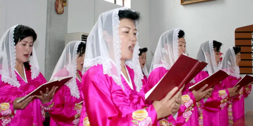 Corea del Norte dice que ganó la “guerra contra la religión”