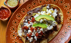 Huaraches patrios: sabor mexicano en casa para celebrar con estilo.
