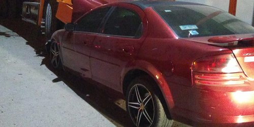 Sujeto ebrio chocó camión estacionado, y luego huyó