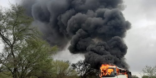 Se incendia autobús de Transportes Torres