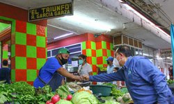 FJ Rico de gira por Valles recorre el mercado Constitución