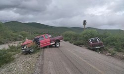 Dos heridos en choque de camionetas en el camino a Santa Rita