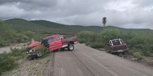 Dos heridos en choque de camionetas en el camino a Santa Rita