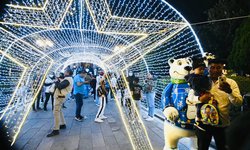 Potosinos disfrutan de la villa navideña en el Centro histórico