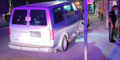 Chocan camioneta y la abandonan, sobre calle Morelos