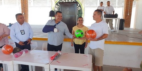 Alcalde Urbiola visitó reclusorio local, y reviso taller en coordinación con las personas privadas de su libertad